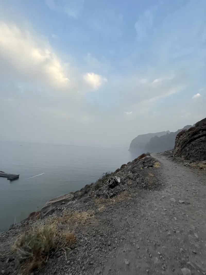 Chemin en bord de mer, photo mise en page dans un livre photo